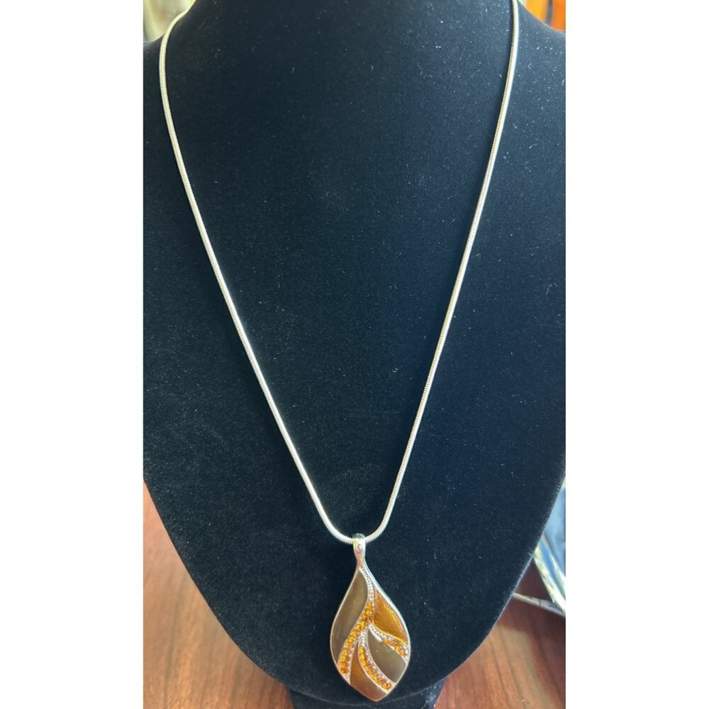 Silver Tone 16”  Brown Teardrop  Pendant Necklace With Amber-Colored Stones